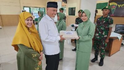 Gubernur Sumbar Berikan Bantuan ke Keluarga Prajurit Satgas Pamtas Papua Asal Yonif 133/Yudha Sakti
