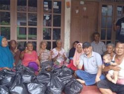 Naik Angkot, Sulistiyo Widodo Bagikan Ratusan Bingkisan Sembako Di Tiga Wilayah Kecamatan Sempor