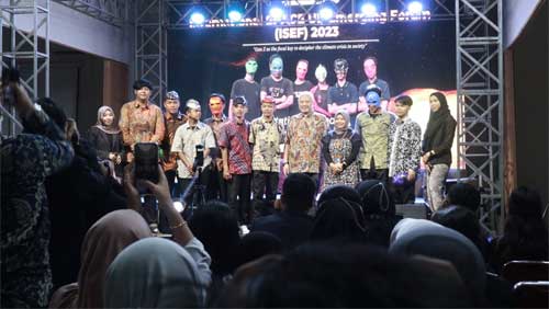 Superhero Kebersihan 37 Bersama Pjs. Rektor Universitas Pertamina, Budi W. Soetjipto, Ph.D., pada kegiatan ISEF 2023