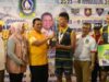Penyerahan Piala oleh Gubernur Ansar pada Kejuaraan Bola Voli U-23 Gubernur Cup Kepri Zona Kabupaten Bintan Tahun 2023