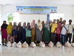 Warga Desa Mantang Bintan Dapat Bantuan Paket Sembako