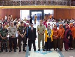 Basril Basyar Kukuhkan Pengurus PWI Sijunjung