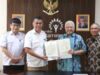 penandatanganan Perjanjian Kerja Sama antara Wakil Rektor Bidang Akademik Universitas Pertamina, Budi W. Seotjipto, Ph.D., dan Bupati Natuna, Wan Siswandi