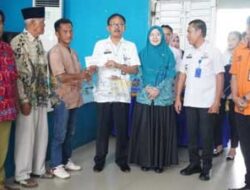 Bupati Pesibar Serahkan BLT Dana Insentif Daerah, Setiap KPM Terima Rp 500 Ribu