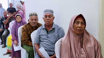 Ratusan Lansia Calon Pasien Operasi Katarak Jalani Skrining Kesehatan di RSUD Sungai Dareh 1 Ratusan Lansia Calon Pasien Operasi Katarak Jalani Skrining Kesehatan di RSUD Sungai Dareh
