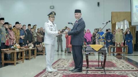 Gubernur Sumbar, Mahyeldi Lantik Ekos Albar Sebagai Wakil Walikota Padang