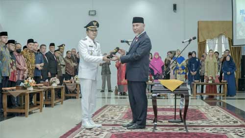 Ekos Albar Resmi Jadi Wakil Walikota Padang 1 Gubernur Sumbar, Mahyeldi Lantik Ekos Albar Sebagai Wakil Walikota Padang