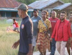 Senator Filep Wamafma Saat Melakukan Kunjungan Ke Teluk Bintuni, Papua Barat