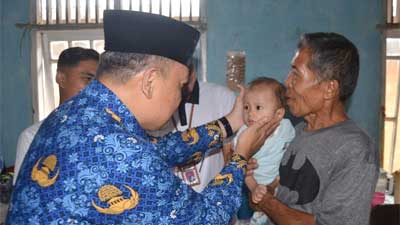 Irwan Fikri Kunjungi Anak Stunting di Siguhung