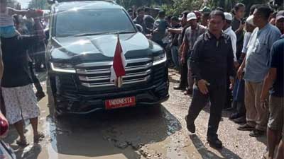Presiden Jokowi Tinjau Jalan Rusak di Labuhanbatu Utara