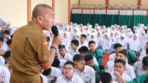 Kadiskominfo Junaidi Beri Pencerahan Siswa SMAN 3 Payakumbuh