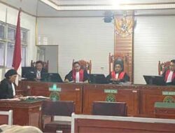 Kajari Way Kanan, Dr. Afrillianna Purba, S.H., M.H bacakan tuntutan Pidana Mati terhadap Terdakwa Erwinudin dalam perkara pembunuhan satu keluarga