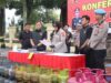 Kapolres Subang, AKBP Sumarni didampingi Kasatreskrim Polres Subang, AKP Ade Rizki Fitriawan, saat konferensi pers