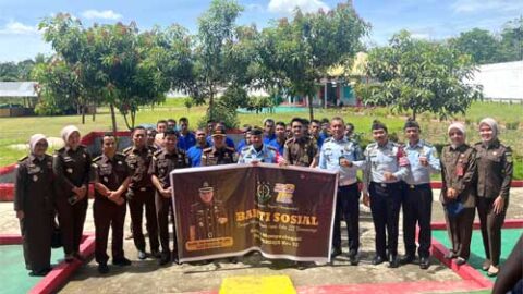 HUT PERSAJA ke-72, Kejari Berikan Bansos kepada Warga Binaan Kelas III Dharmasraya
