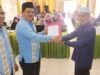 Dedi Wandra serahkan Sertifikat Halal gratis kepada Khairunas Dt. Pito Sirajo