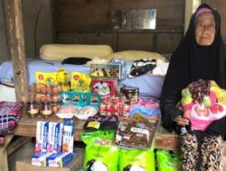 Kemensos Beri Bantuan Ternak Ayam bagi Lansia Pemulung