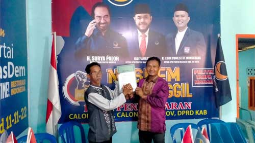 Masri Anto, Mantan Wali Nagari Batu Payuang Siap Bertarung di Pemilu 2024 1 Masri Anto sudah mengantarkan formulir berkas untuk caleg dari partai Nasdem dapil Lareh Sago Halaban, Luhak dan Situjuah