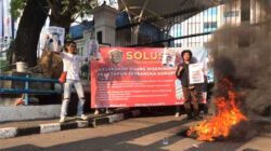 Massa Aksi SOLUSI Tuntut Mahfud MD Pecat Dua Perempuan Ring Satu Menteri Jonni dari Kominfo