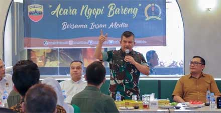 Pangdam I/Bukit Barisan Ngopi Bareng Insan Media 1 Pangdam I/BB, Mayjen TNI A. Daniel Chardin saat Ngopi Bareng Insan Media