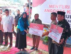 Menteri Sosial Serahkan Bantuan Rumah Sejahtera Terpadu Di Kabupaten Solok
