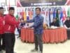 Ketua PDIP Dasrial Ery didampingi Sekretaris Tumpak Abdurahman serahkan berkas pendaftaran Bacaleg kepada Ketua KPU Sawahlunto, Fadhlan Armey