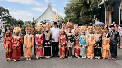 Bupati Pasaman Lepas Pawai Akbar Khatam Alquran MDA, TPQ dan TPSQ se-Kecamatan Lubuk Sikaping