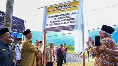 Gubernur Mahyeldi Hadiri Peletakan Batu Pertama Pembangunan Rumah Gadang Suku Tanjuang Salingka Danau Maninjau Di Tanjuang Batuang