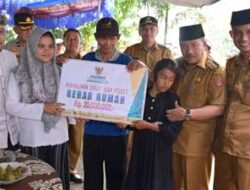 Bupati Agam Letakkan Batu Pertama Pembangunan Rumah Maswendi di Lubuak Panjang