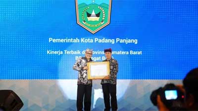 Pemko Padang Panjang Terima Penghargaan Nilai Pengawasan Kearsipan Kategori Sangat Baik