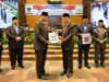 Gubernur Mahyeldi saat menerima Laporan Hasil Pemeriksaan (LHP) BPK RI