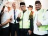 Menteri Agama Yaqut Cholil Qoumas bersama Gubernur Jawa Barat Ridwan Kamil melepas keberangkatan jemaah haji kloter pertama dari Embarkasi Kertajati (KJT-01), di Bandara Internasional Jawa Barat (BIJB) Kertajati, Majalengka