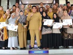 Berikan Penghargaan ke Purna Bhakti, Bupati Bintan: Terimakasih Sang Pendidik Anak Bangsa