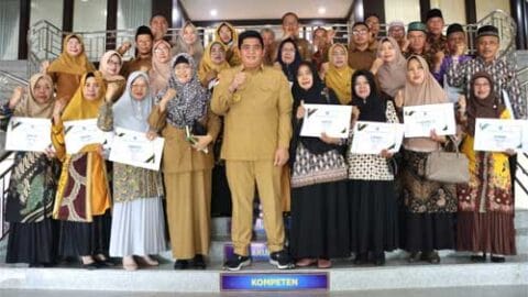 Berikan Penghargaan ke Purna Bhakti, Bupati Bintan: Terimakasih Sang Pendidik Anak Bangsa