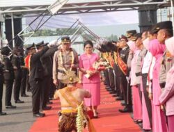 Tradisi Pedang Pora Meriahkan Upacara Pisah Sambut Kapolres Purworejo