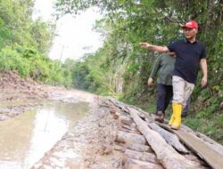 Pj Bupati Muba Turun Atasi Jalan Rusak Desa Bandar Jaya