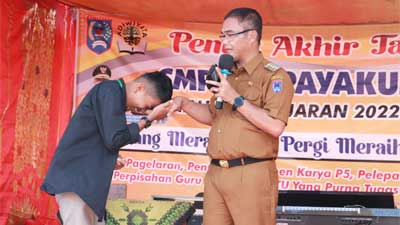 Penjabat Wali Kota Rida Ananda dalam acara Pentas Akhir Tahun yang diadakan di SMPN 9 Payakumbuh