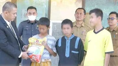 Sekretariat DPRD Muba Gelar Bakti Sosial dengan Berbagi Paket Beras