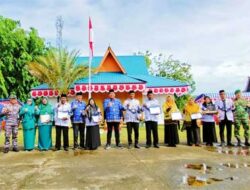 Bupati Roby Kurniawan Foto Bersama Usai Sempena Hardiknas 2023 Di Kecamatan Tambelan