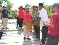 Senator Filep Wamafma Saat Melakukan Kunjungan Ke Teluk Bintuni, Papua Barat