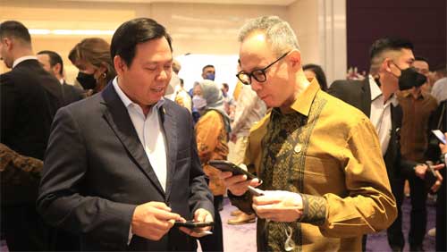 OJK Sebut Era Dana Murah dan Mudah Berakhir, Sultan Berharap Bunga KUR Tak Terpengaruh 1 Wakil Ketua Dewan Perwakilan Daerah (DPD) RI, Sultan B Najamudin bersama Ketua Dewan Komisioner Otoritas Jasa Keuangan (OJK), Mahendra Siregar