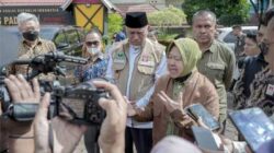 Menteri Sosial RI, Tri Rismaharini beri keterangan pers di BBPPKS Padang