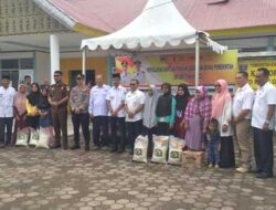 Wabup Solsel Serahkan Bantuan Pangan di KPGD dan Pauh Duo