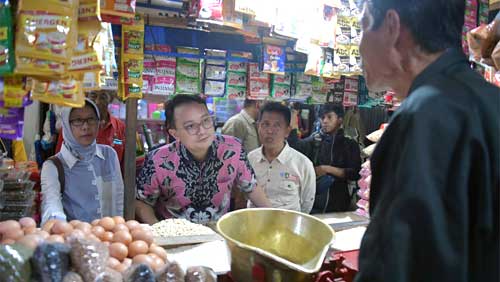 Wamendag Cek harga Bapok di Pasar Nusukan Surakarta