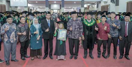 Gubernur Mahyeldi Berbagi Kiat Sukses kepada Para Wisudawan ke-72 UMSB 1 Gubernur Mahyeldi hadiri Wisuda ke-72 UMSB