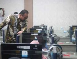 Menteri Agama Yaqut Cholil Qoumas Meninjau Pelaksanaan Sistem Seleksi Elektronik (Sse) Ujian Masuk Perguruan Tinggi Keagamaan Islam Negeri (Um-Ptkin) 2023 Di Uin Sultan Maulana Hasanuddin Banten