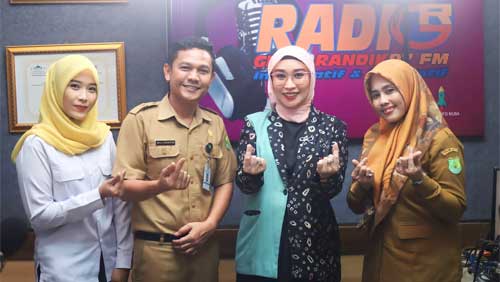 Yulia Astuti, ST, MM hadir sebagai narasumber pada podcast Radio Gema Randik Muba