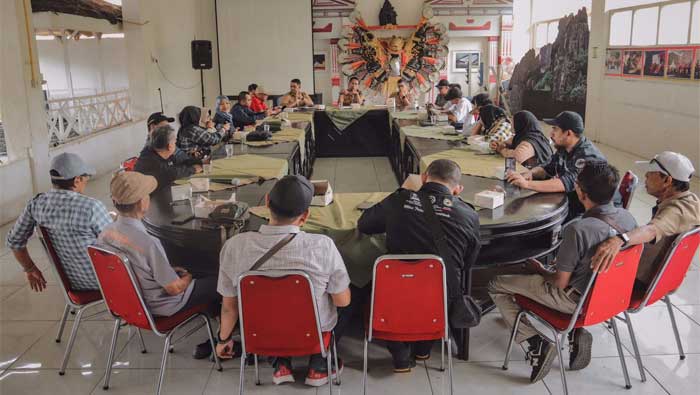 Kepala Dinas Pariwisata Pemuda dan Olah Raga Kota Sawahlunto, Adriyusnan dalam coffee morning bersama insan media