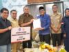 Anggota DPR Andre Rosiade Serahkan Beasiswa bagi Pelajar Kota Padang