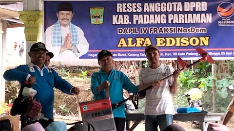 Anggota DPRD Padang Pariaman dan Mahasiswa UIN SMDD Bukittinggi Goro di Nagari Koto Dalam Barat 1 Anggota DPRD Padang Pariaman dan Mahasiswa UIN SMDD Bukittinggi Goro di Nagari Koto Dalam Barat