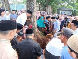 Pj Bupati Muba Antar Jenazah Kakak Kandung ke Peristirahatan Terakhir